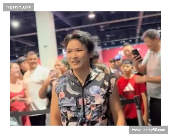 张伟丽全力冲击世界纪录 场馆气氛沸腾观众热烈支持 张伟丽全力冲击世界纪录 场馆气氛沸腾观众热烈支持